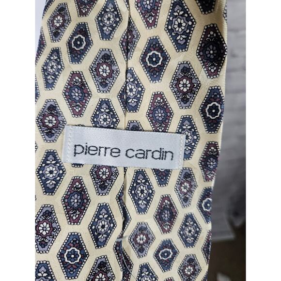 Pierre Cardin Mens 100% Silk Tie Lovely Pattern EUC 59" x 3.5" - Picture 3 of 5